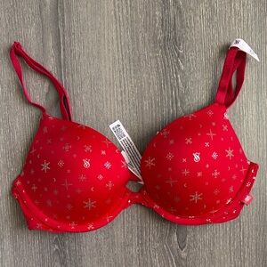 NWT Victoria's Secret Sexy Tee Smooth Push-Up Bra Red Snowflakes 32C